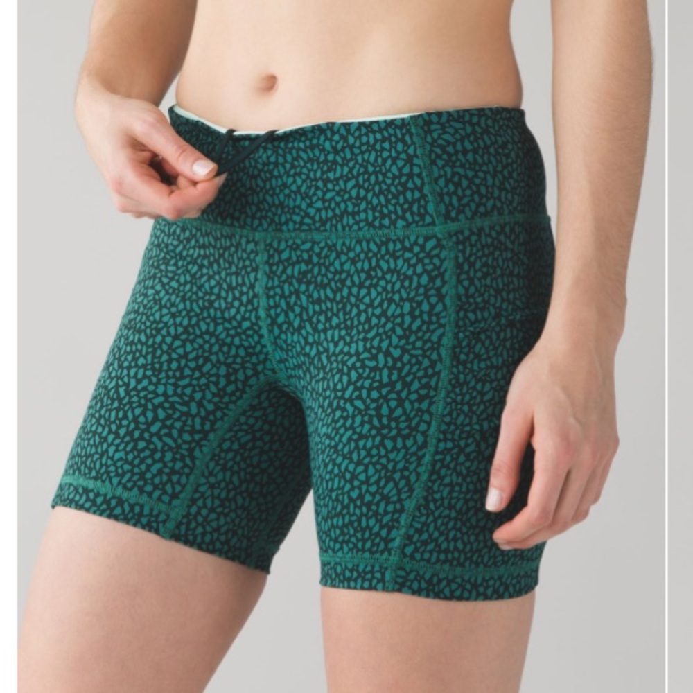 Lululemon Speed Track Short
Miss Mosaic Hunter Green Deep Green - Picture 3 of 12